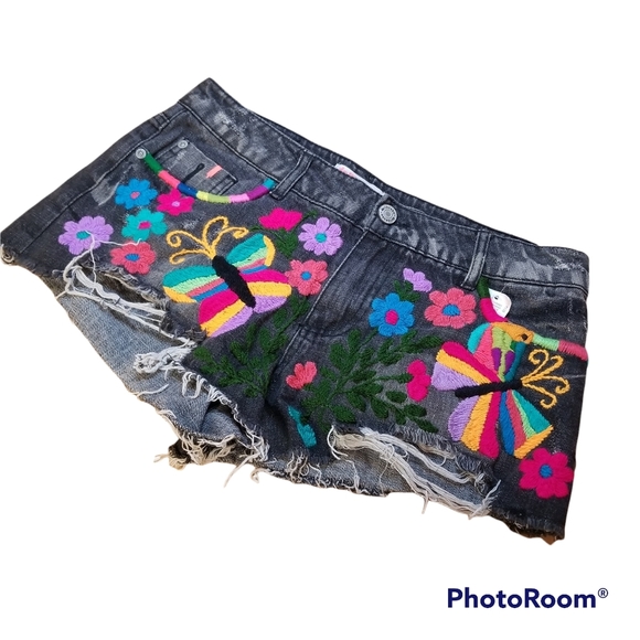 Wet Seal Boho Vintage Embroidered Cut-Off Shorts Size 11" - Picture 1 of 10